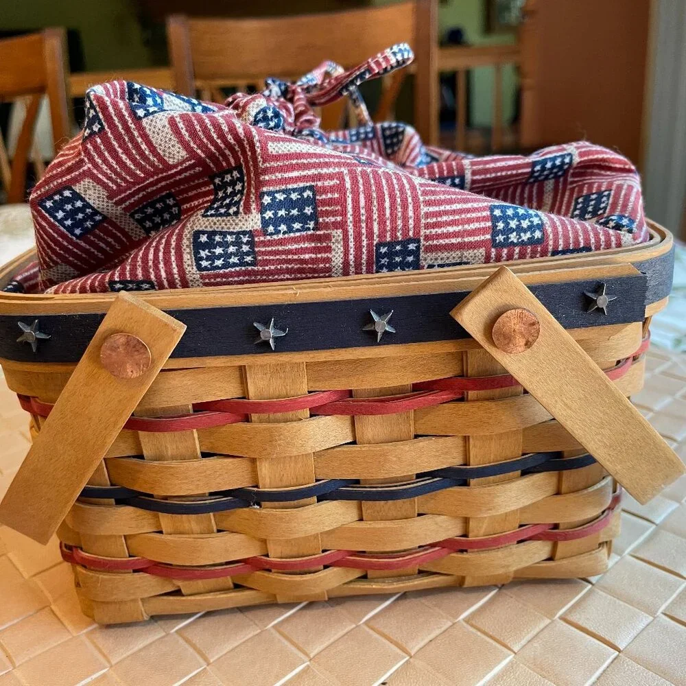 Longaberger 2002 Bee Basket with Protector, Fabric Liner & Handles